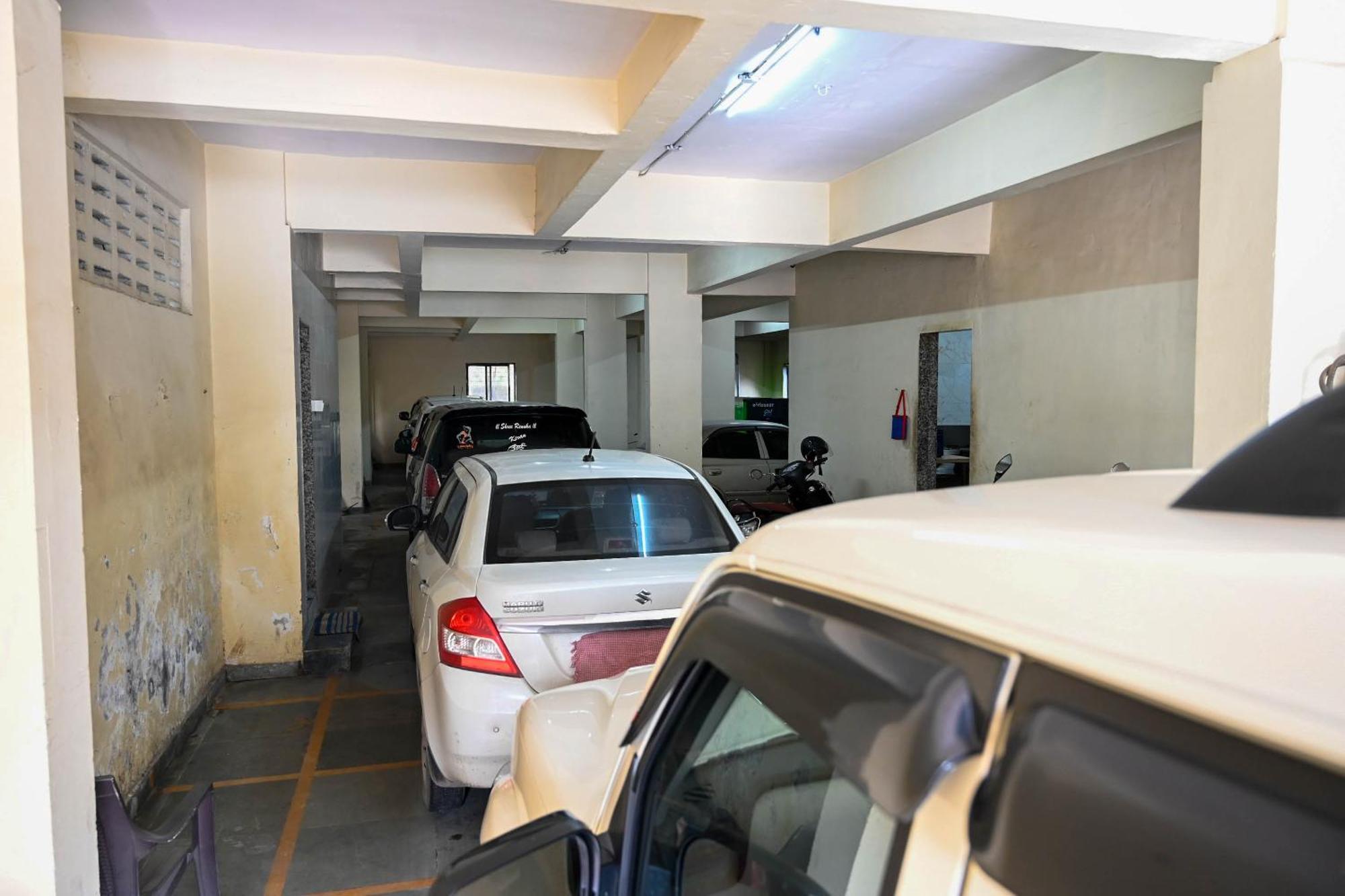 Adiraj Residency Hotel Navi Mumbai Exterior foto