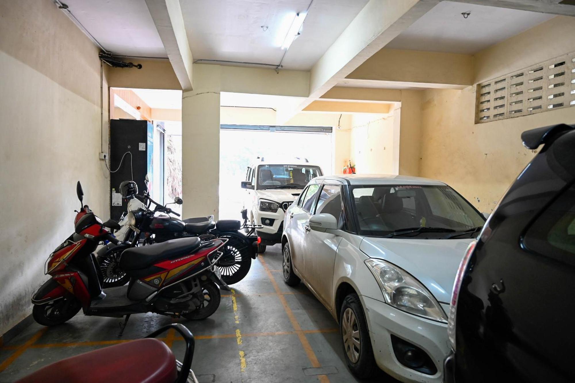 Adiraj Residency Hotel Navi Mumbai Exterior foto